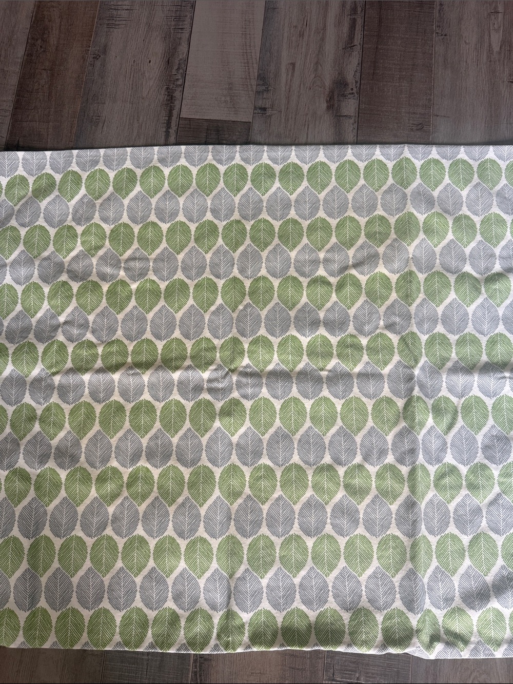 Lush Green Quilt with 2 Shams + Leaf-Patterned Sheet Set - Picture 6 of 7
